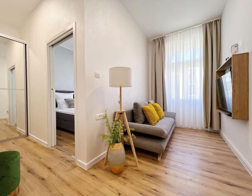 Appartamento Chariming And Comfy Studio Pola Esterno foto